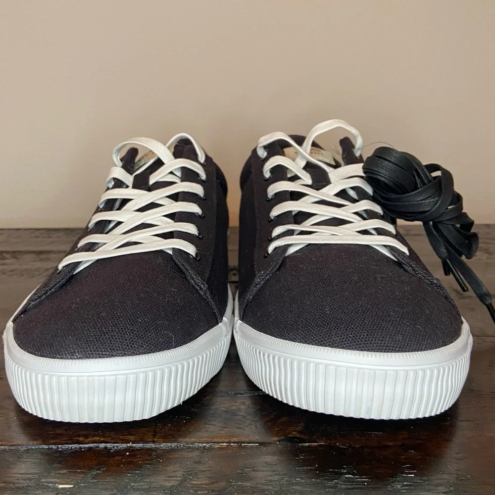 Toms men carlson